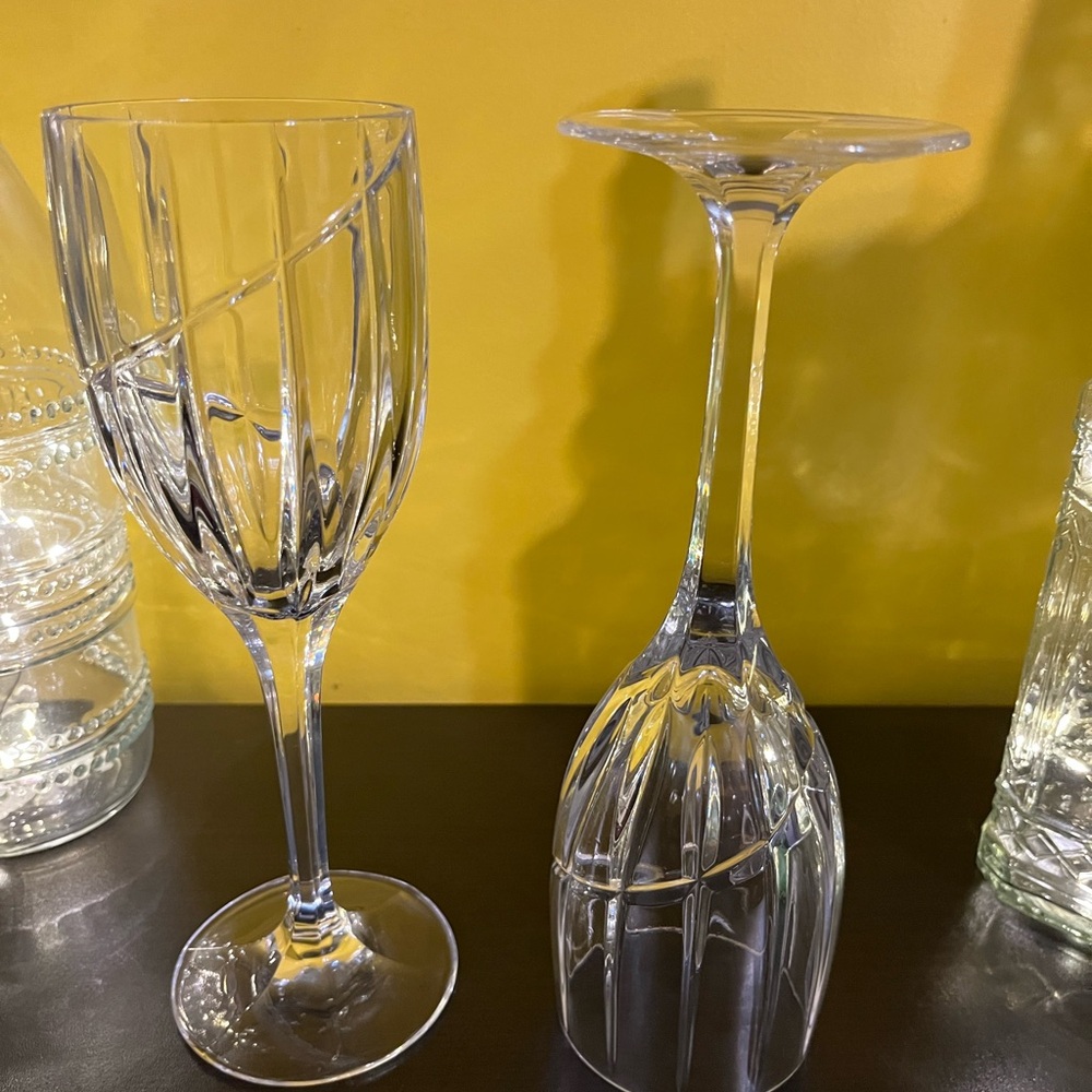 Set of two Mikasa Uptown Wine Glasses